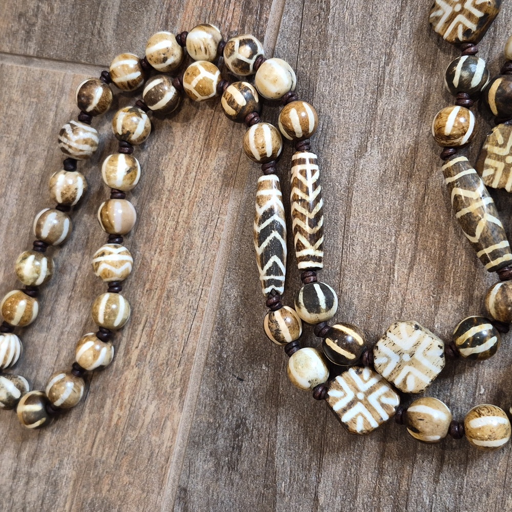 South Asian Burmese Pumtek Pyu Long Beaded Necklace - Picture 7 of 9